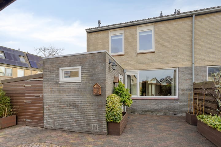 Photo 2 of Komeet 21