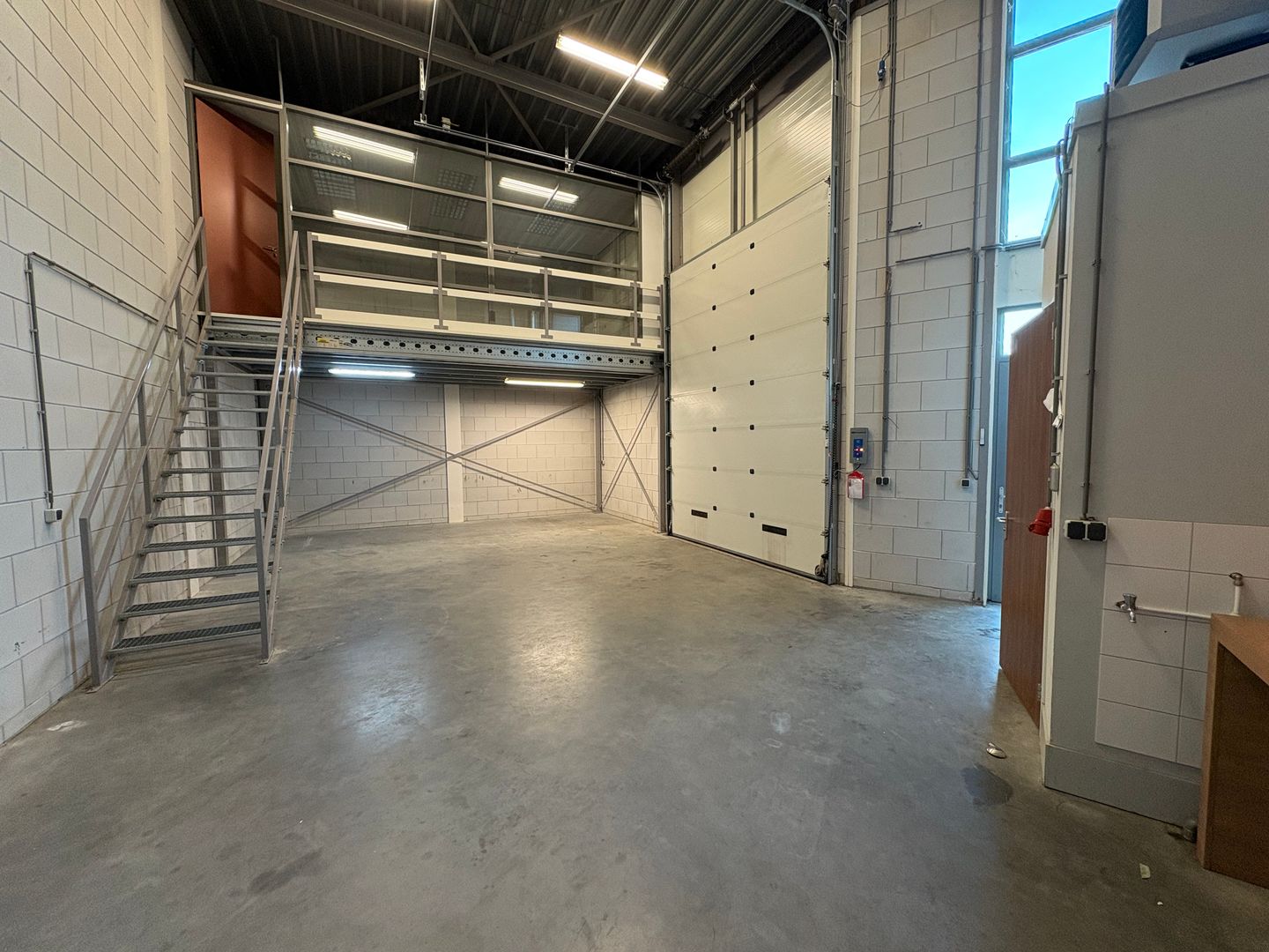 View photo 3 of Hoogvlietsekerkweg 132-B