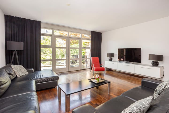 Foto 2 van Burgemeester Van den Helmlaan 6