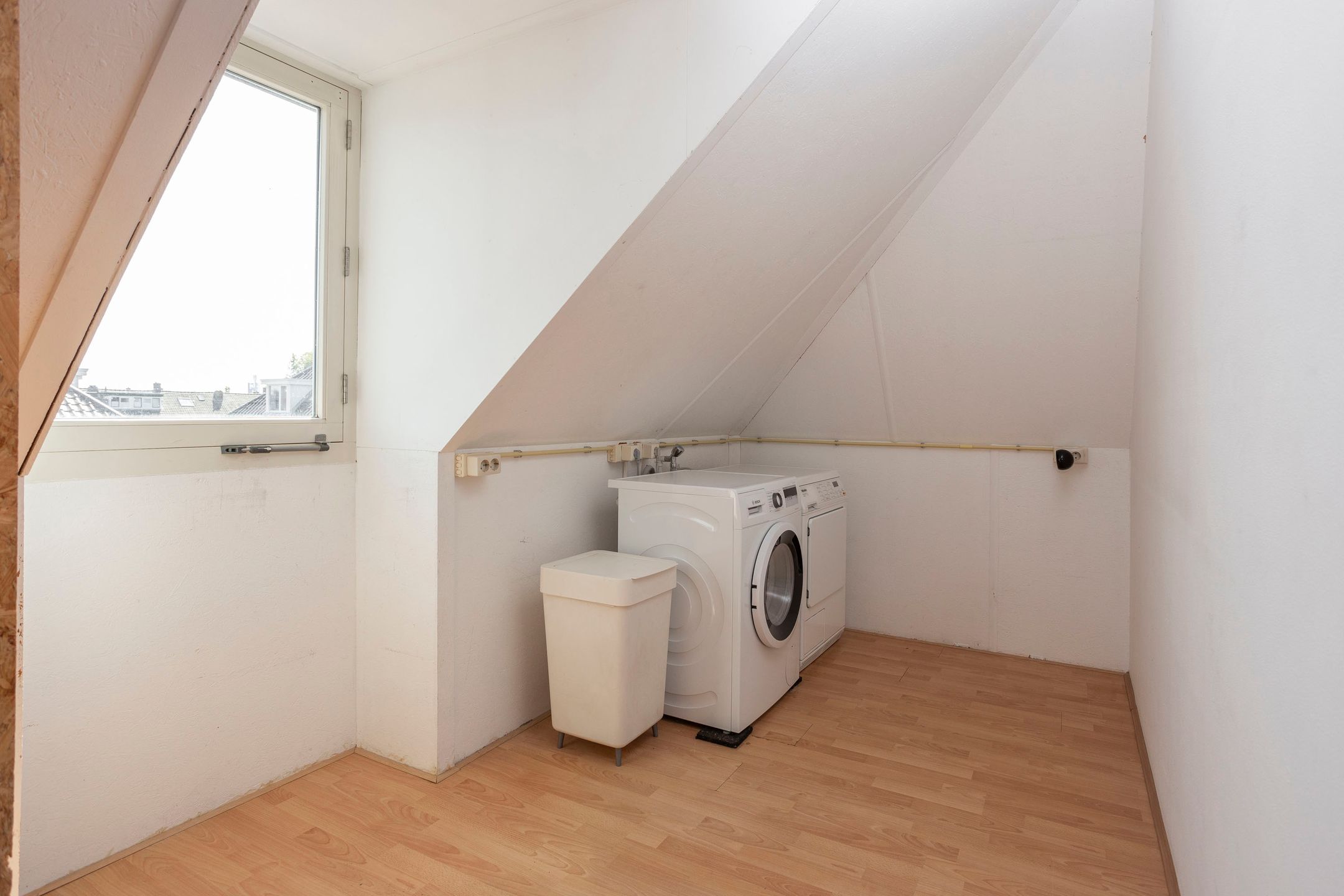 Foto 30 van Burgemeester Van den Helmlaan 6