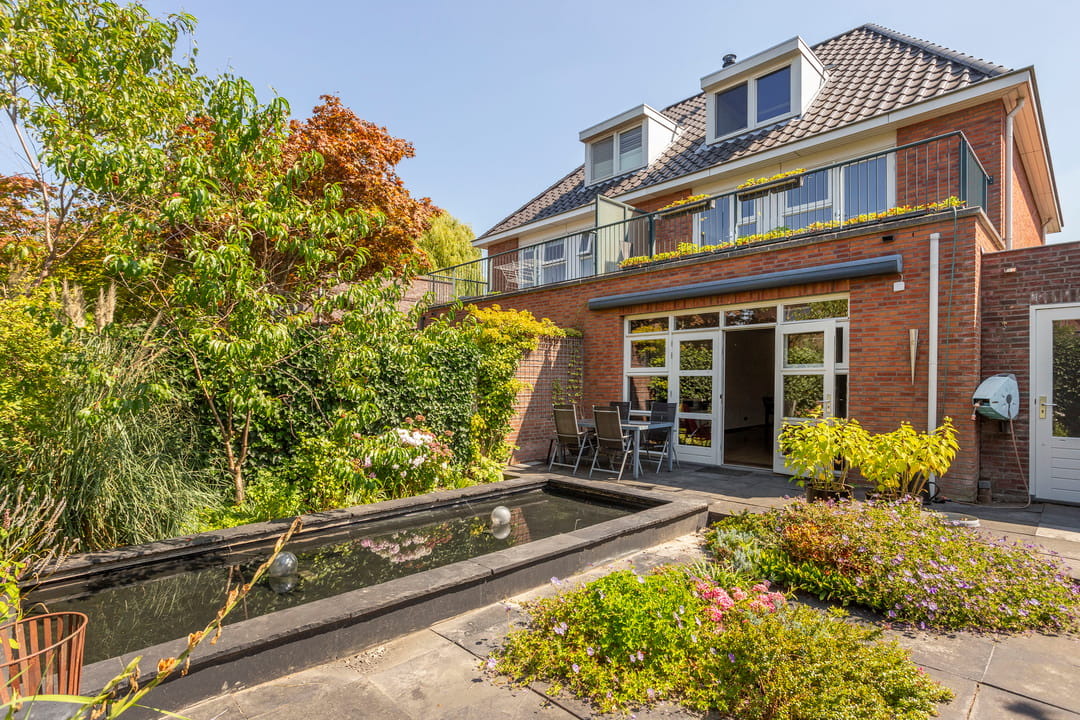 Foto 38 van Burgemeester Van den Helmlaan 6