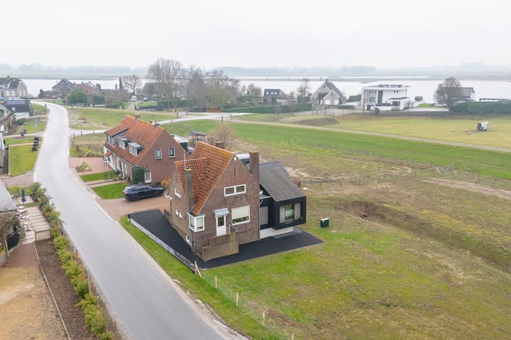 Photo 2 of Waaldijk 66