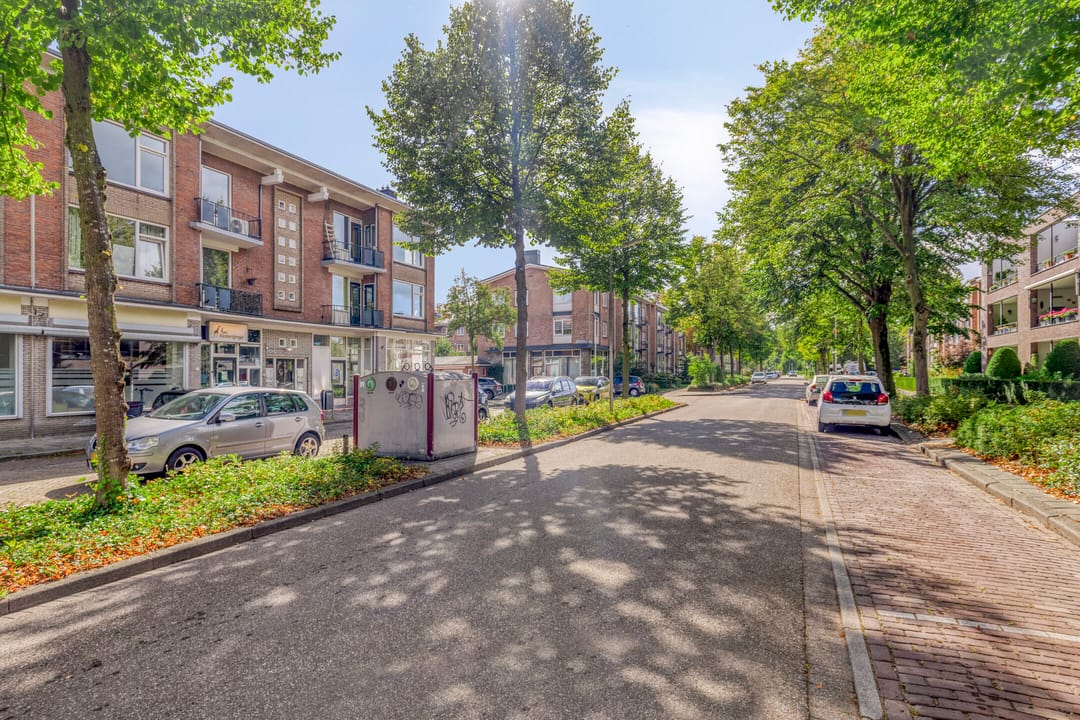 Photo 31 of Joost van den Vondellaan 57