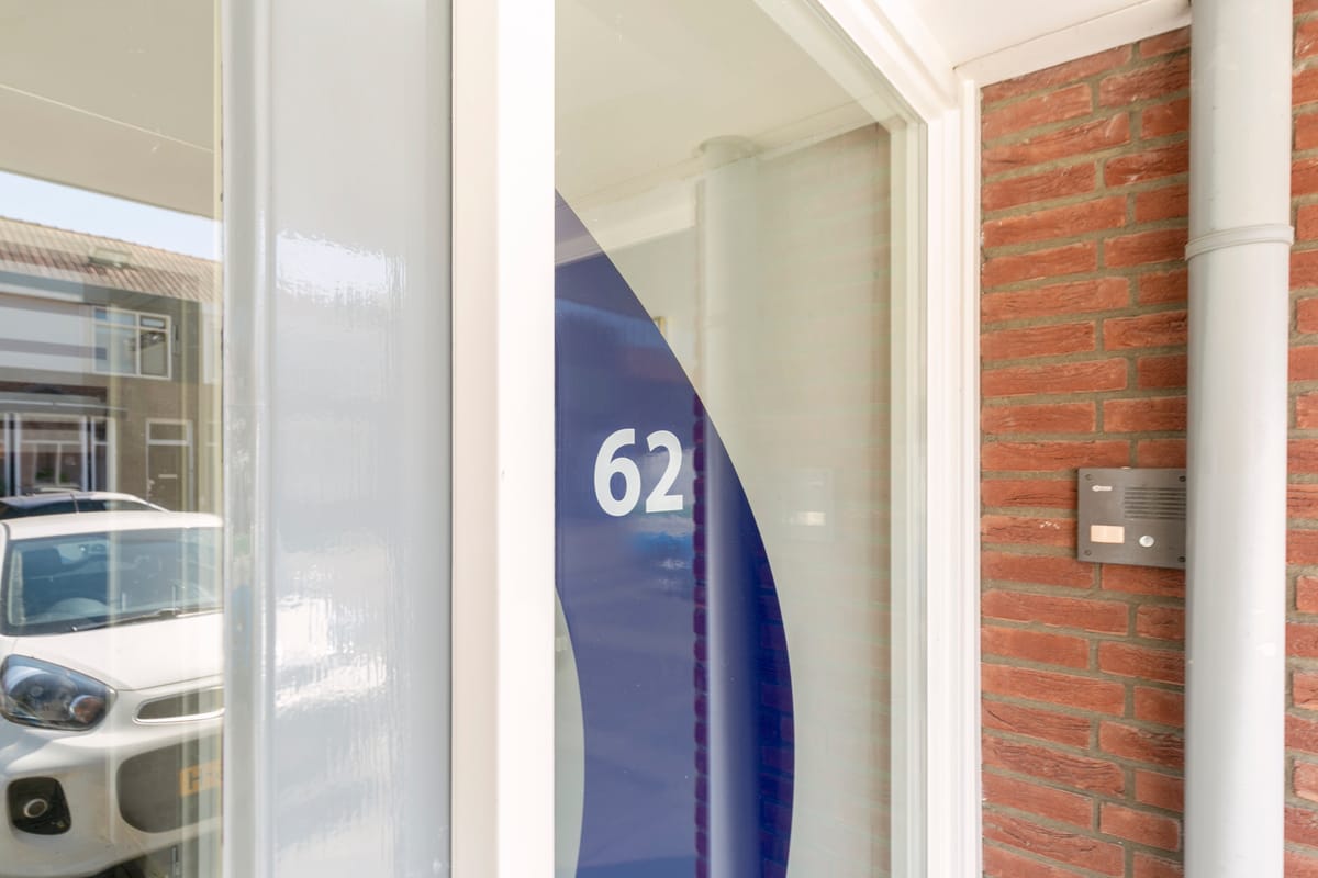 Bekijk foto 2 van Middeldiepstraat 62