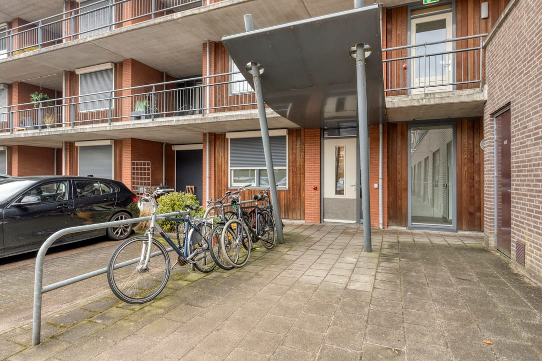 Photo 2 of Van Oldenbarneveldtstraat 15-10