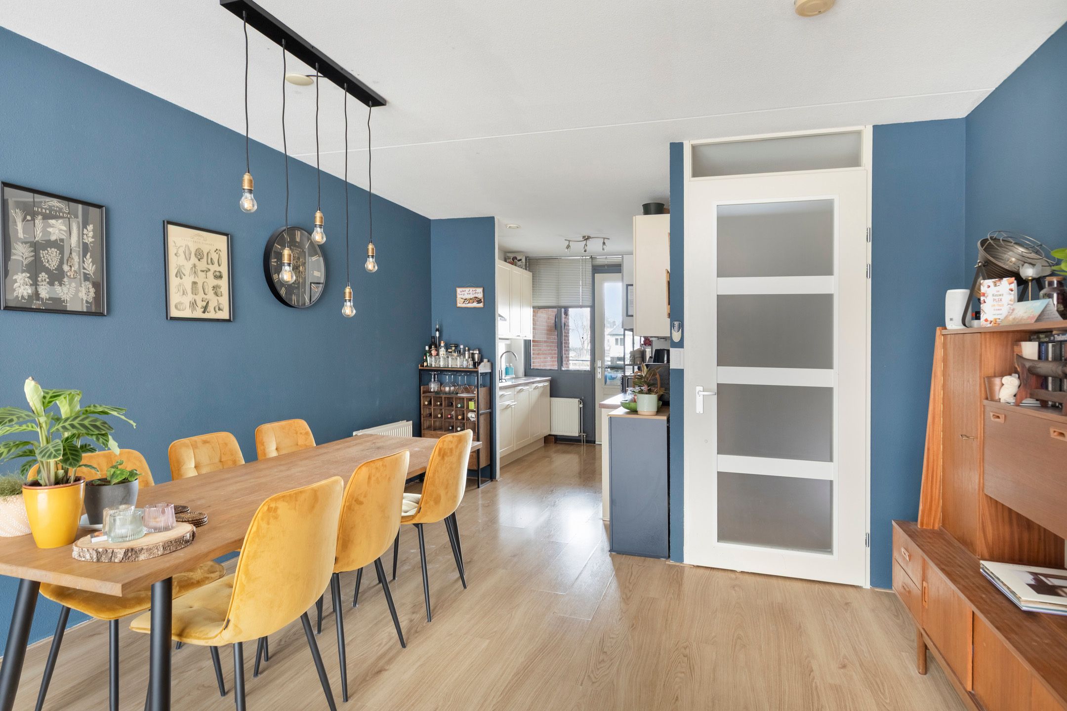 Photo 3 of Van Oldenbarneveldtstraat 15-10