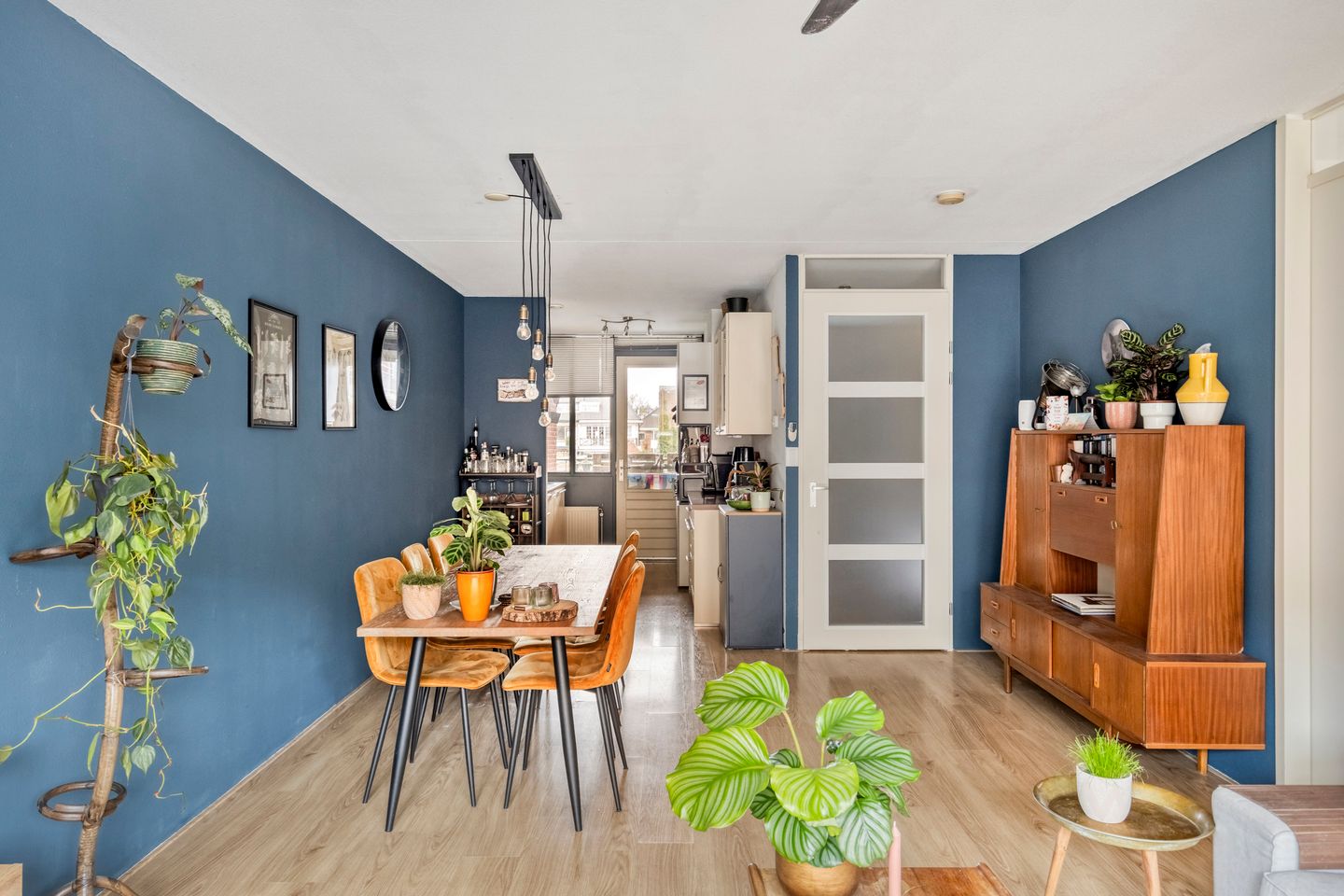 Photo 4 of Van Oldenbarneveldtstraat 15-10