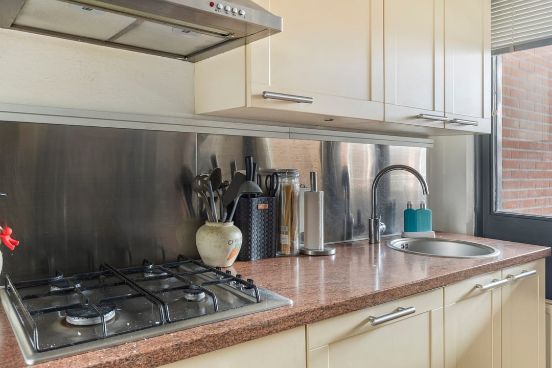 Photo 11 of Van Oldenbarneveldtstraat 15-10