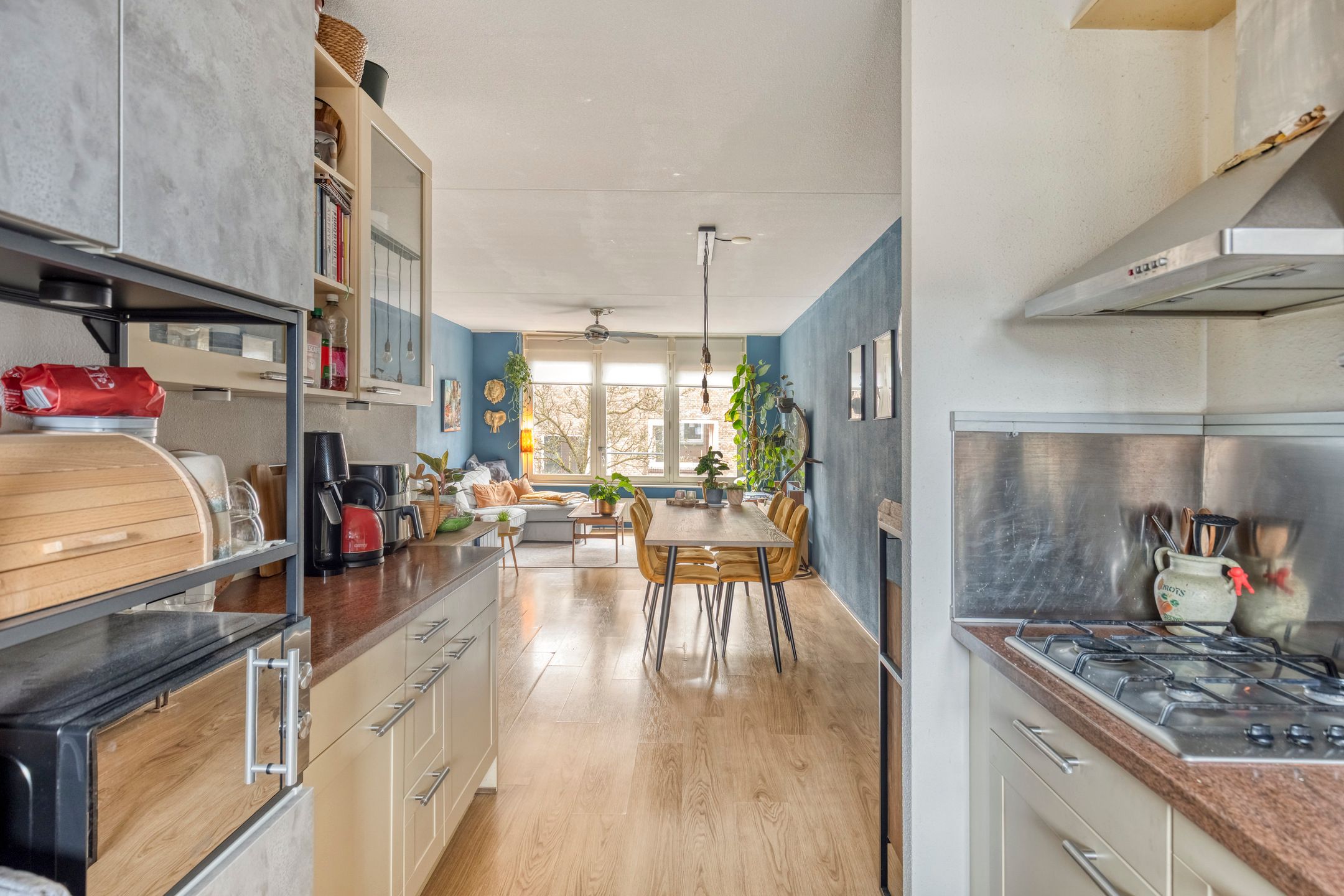 Photo 12 of Van Oldenbarneveldtstraat 15-10