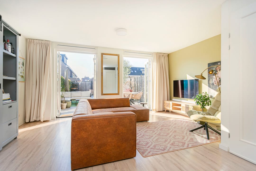 Move-in ready, energy-efficient townhouse with 5 bedrooms and sunny south-facing garden — 13
