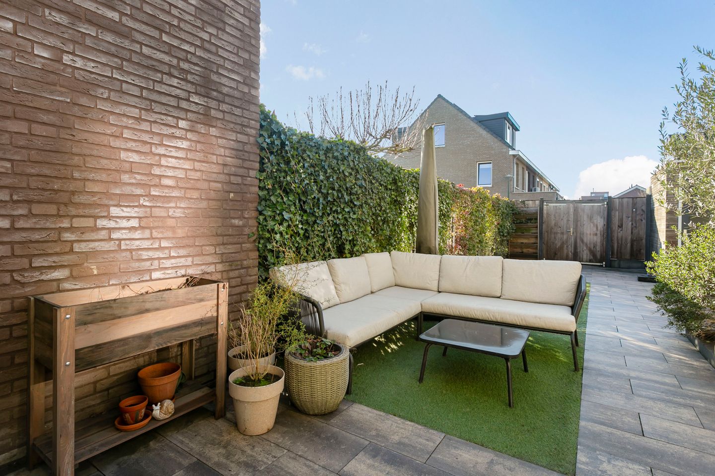 Move-in ready, energy-efficient townhouse with 5 bedrooms and sunny south-facing garden — 16