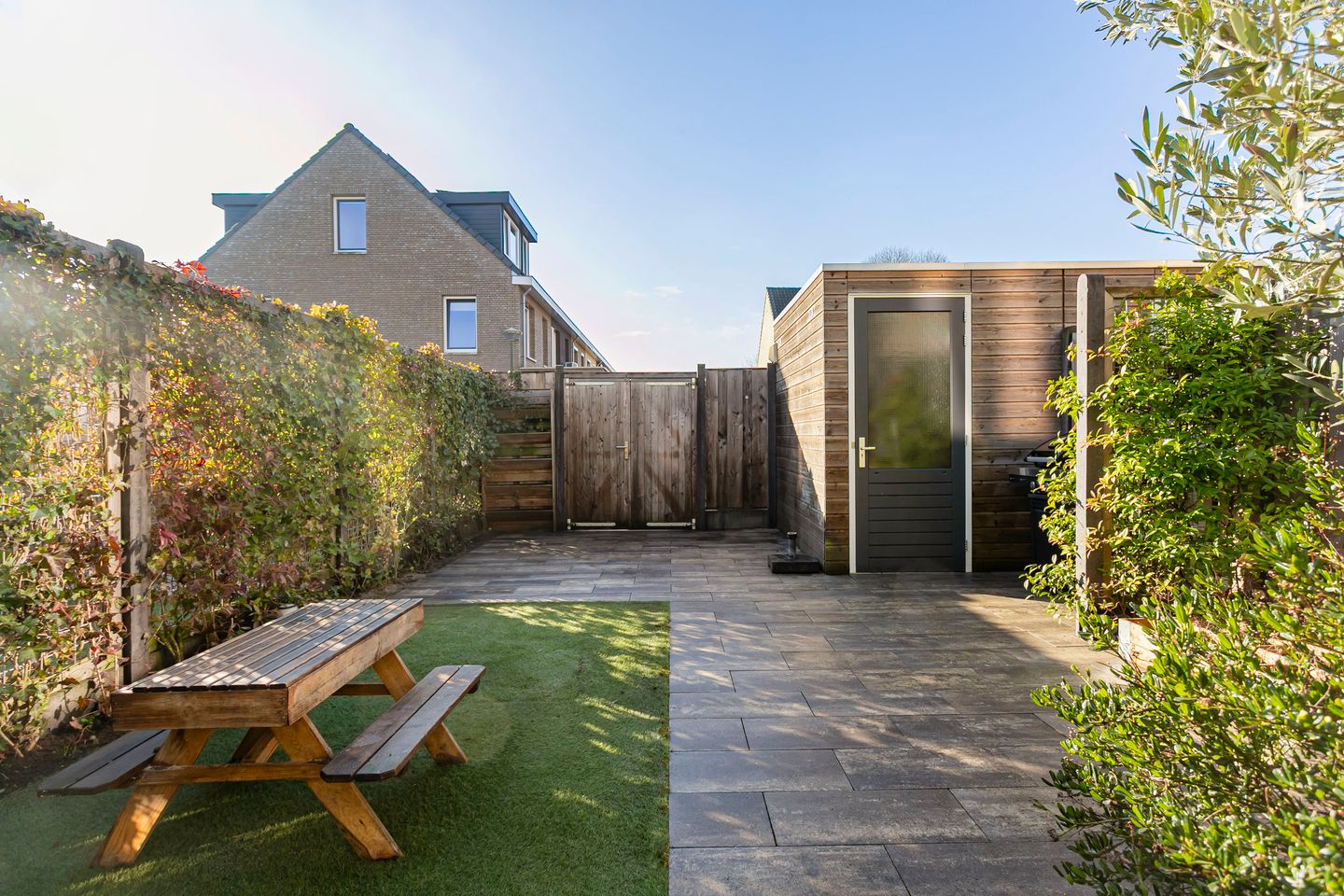 Move-in ready, energy-efficient townhouse with 5 bedrooms and sunny south-facing garden — 17