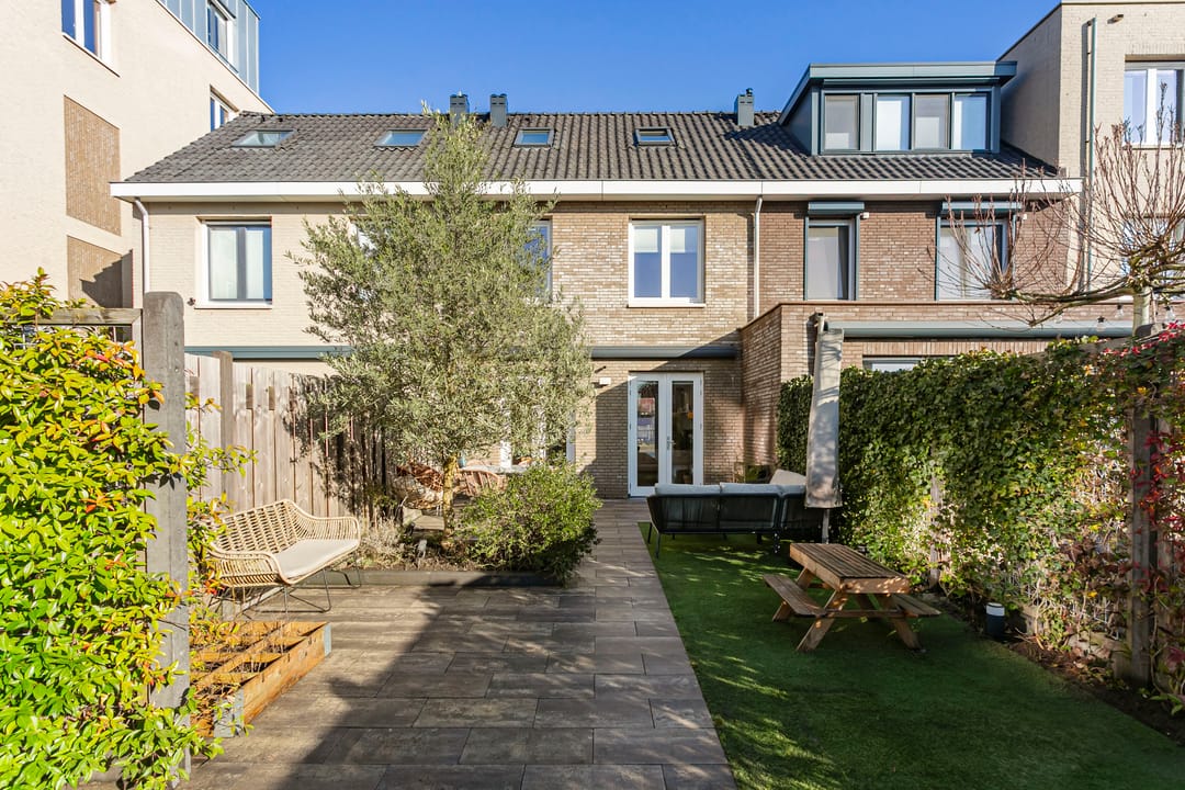 Klaar om in te trekken, energiezuinige herenhuis met 5 slaapkamers en zonnige op het zuiden gerichte tuin