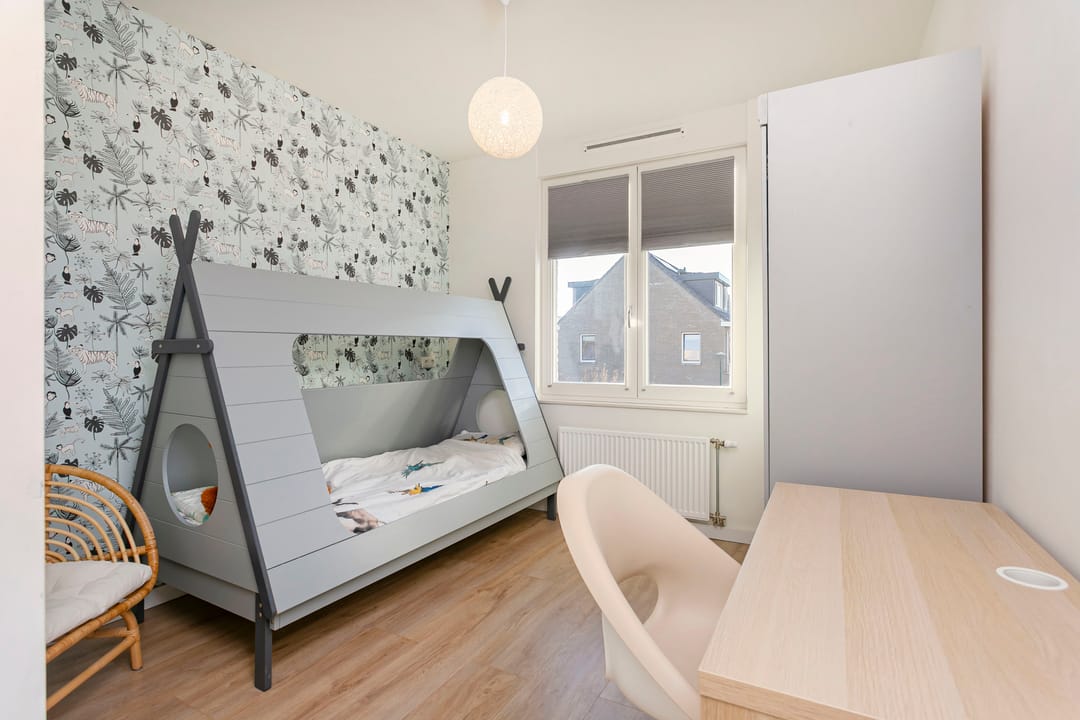Move-in ready, energy-efficient townhouse with 5 bedrooms and sunny south-facing garden — 21