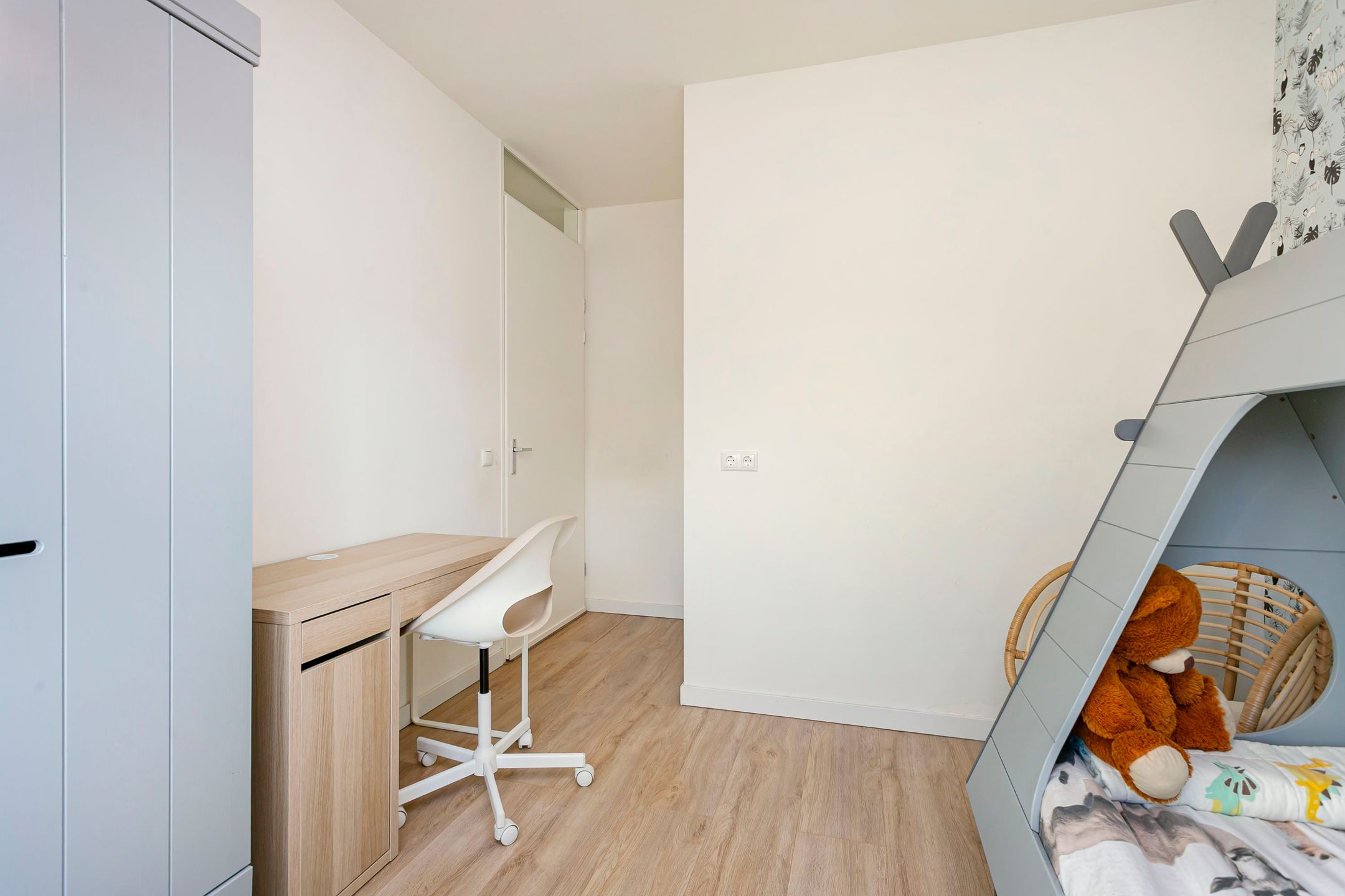 Move-in ready, energy-efficient townhouse with 5 bedrooms and sunny south-facing garden — 22