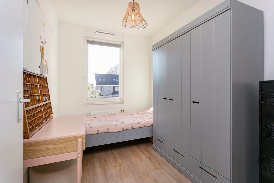 Move-in ready, energy-efficient townhouse with 5 bedrooms and sunny south-facing garden — 23