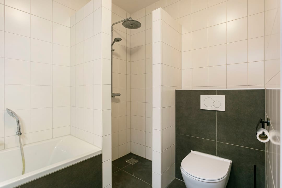 Move-in ready, energy-efficient townhouse with 5 bedrooms and sunny south-facing garden — 25
