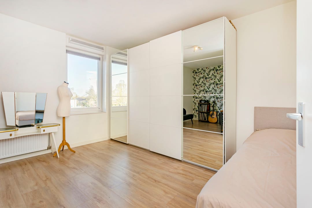 Move-in ready, energy-efficient townhouse with 5 bedrooms and sunny south-facing garden — 29
