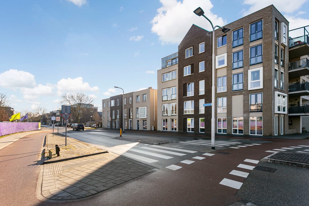 Move-in ready, energy-efficient townhouse with 5 bedrooms and sunny south-facing garden — 32