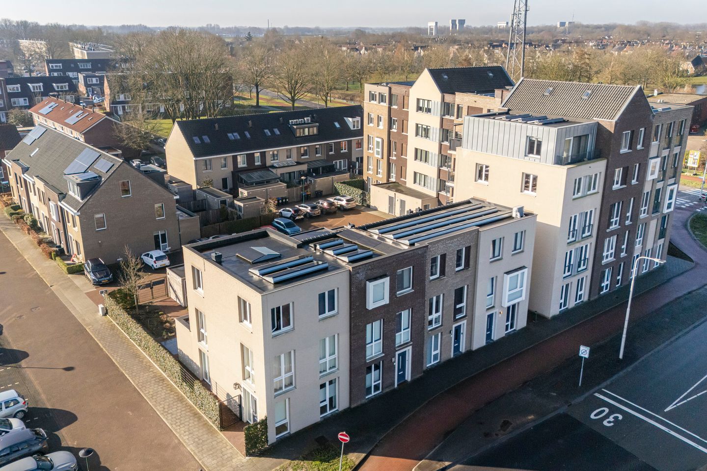 Move-in ready, energy-efficient townhouse with 5 bedrooms and sunny south-facing garden — 35