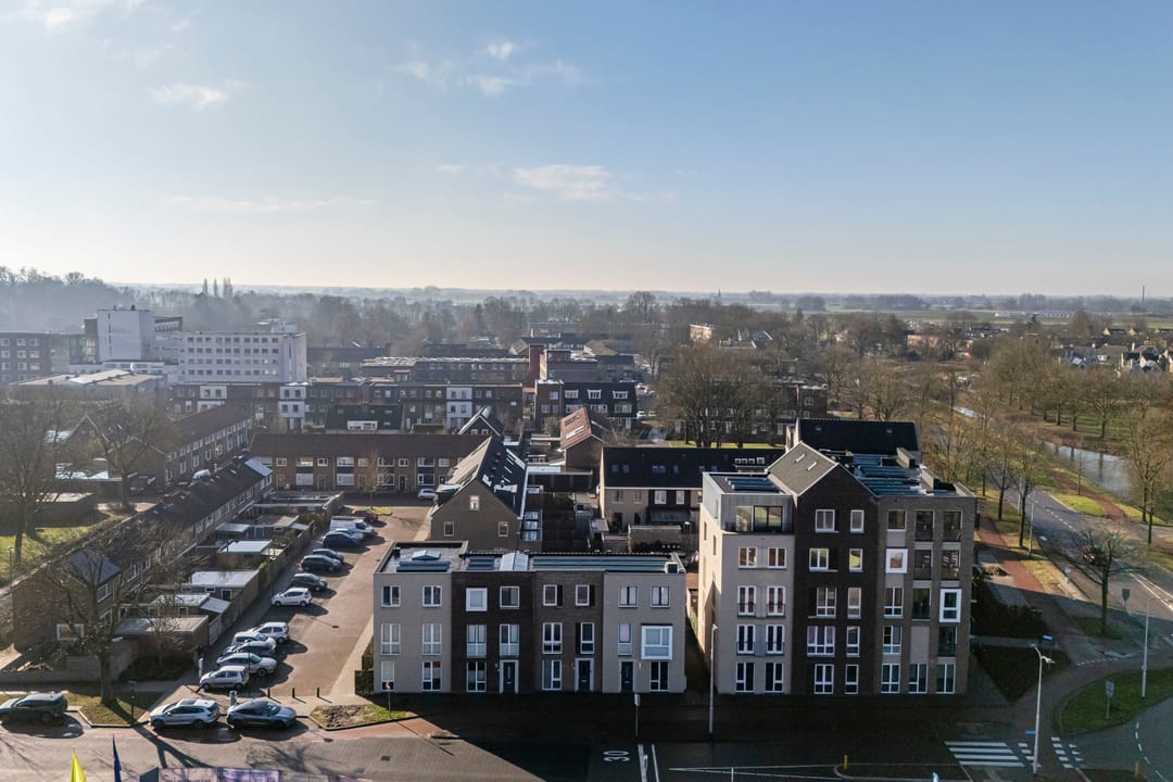 Move-in ready, energy-efficient townhouse with 5 bedrooms and sunny south-facing garden — 37