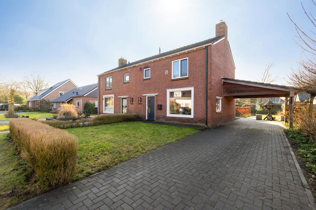 Photo 2 of Schoolstraat 8