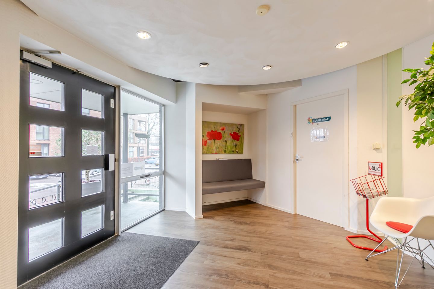 Bekijk foto 2 van Albert Schweitzerlaan 10