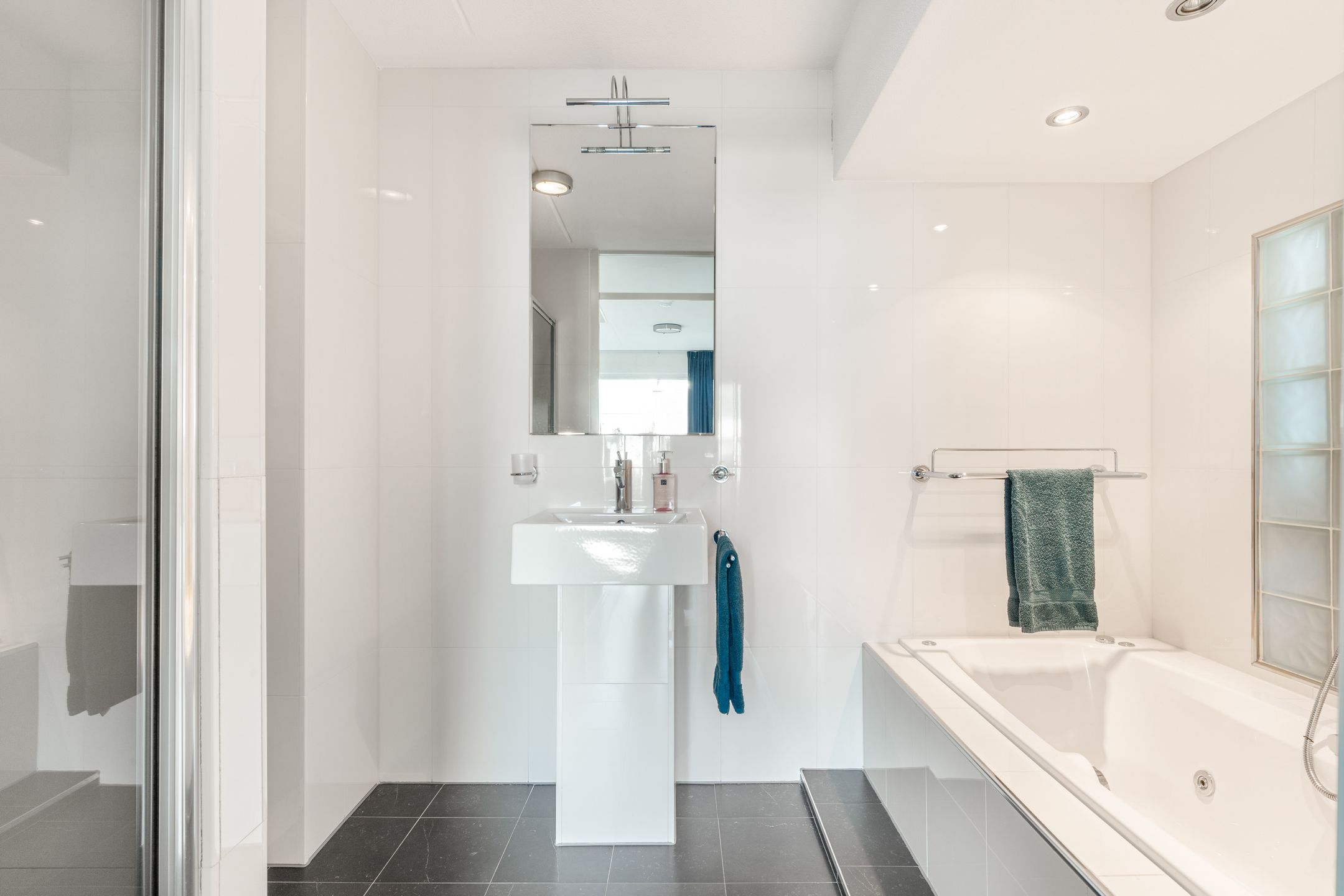 Photo 24 of Poterne 8