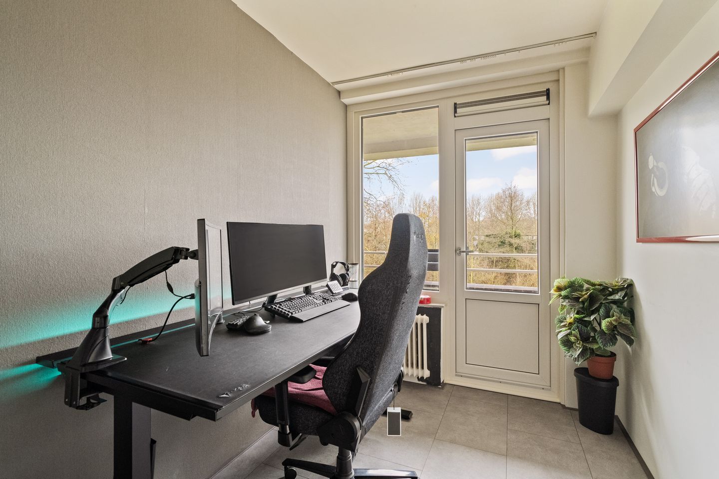 Foto 19 van Edmond Hellenraadstraat 120