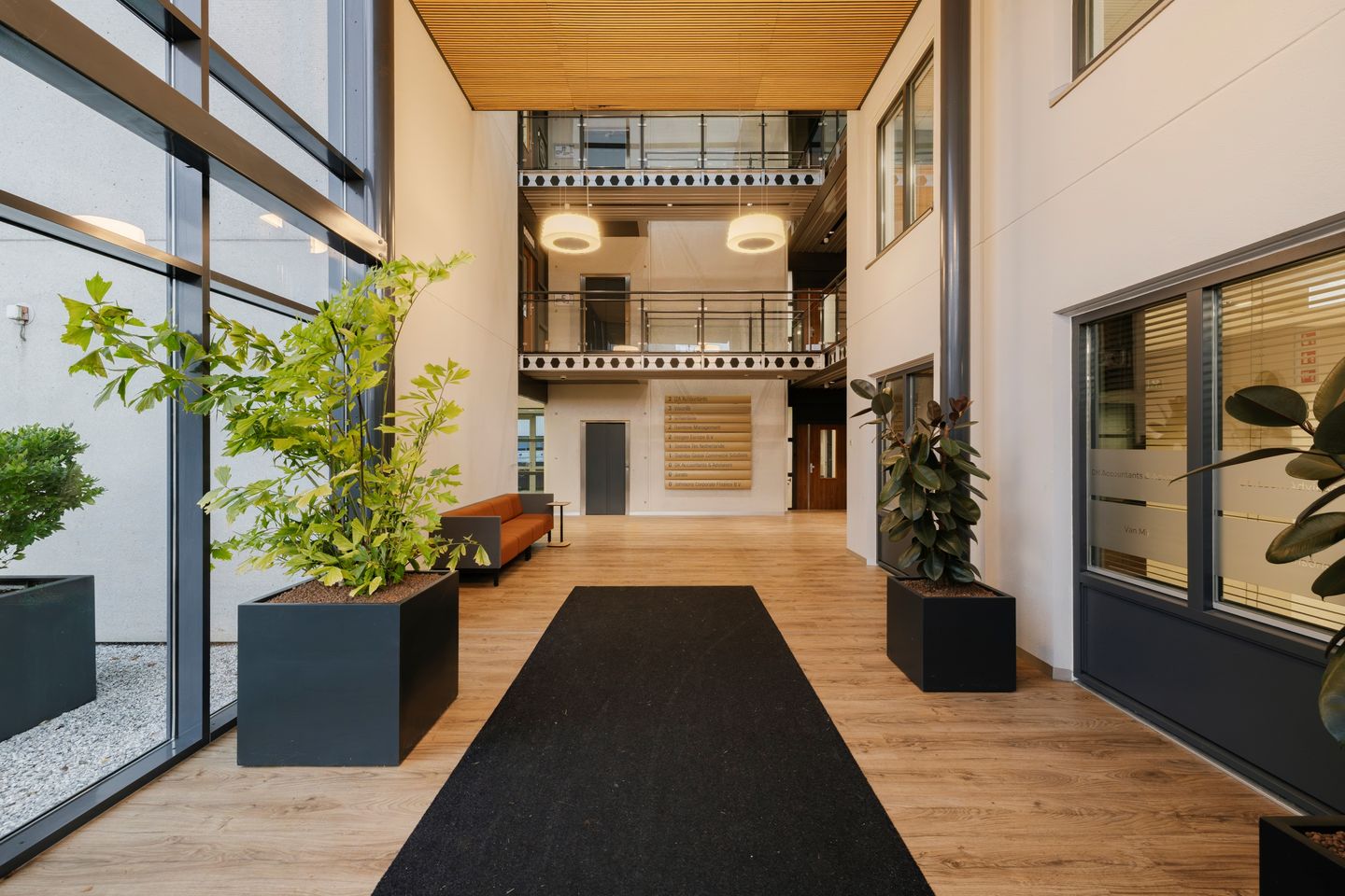 Bekijk foto 3 van Rijnzathe 7