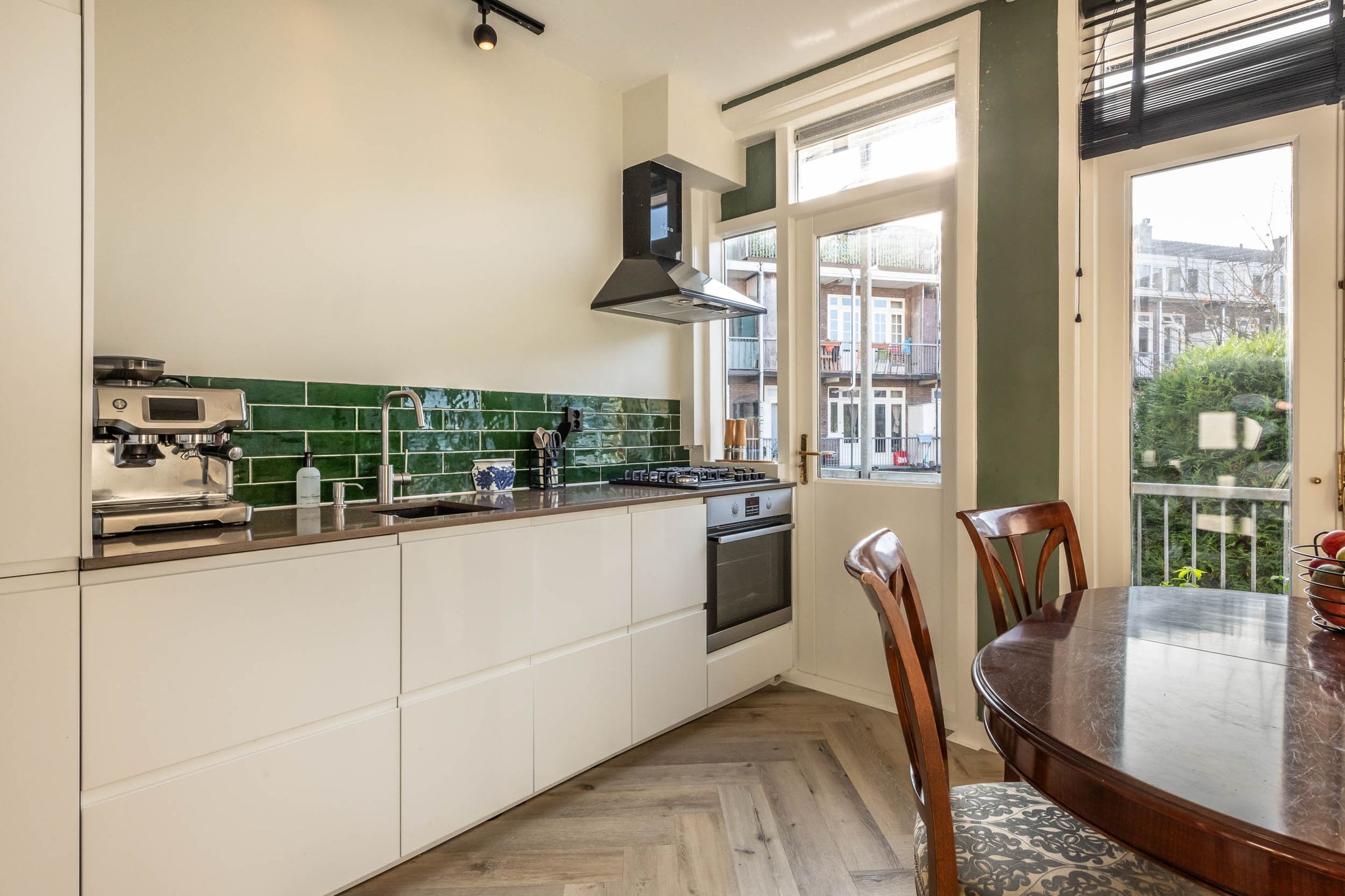 Photo 15 of Sassenheimstraat 53-2