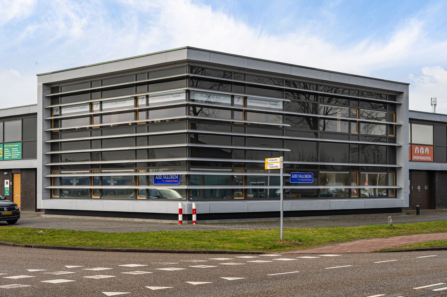 View photo 2 of Rondweg 9-D