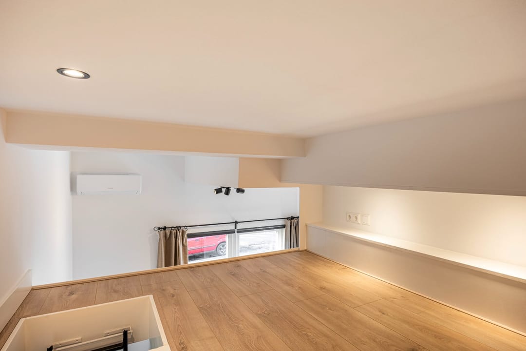 170.jpg?options=width=1080