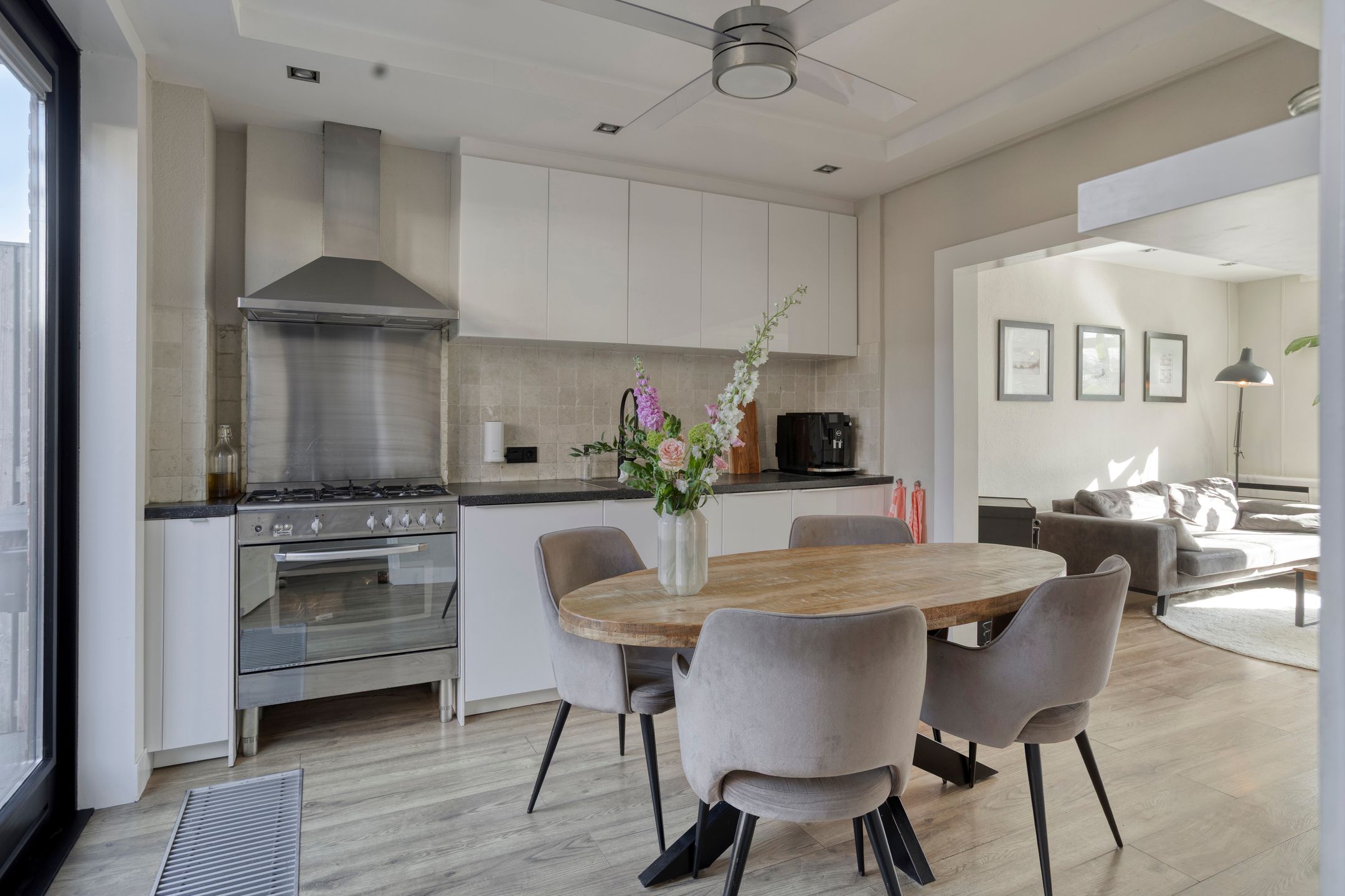 Foto 15 van P. Wierengaweg 20