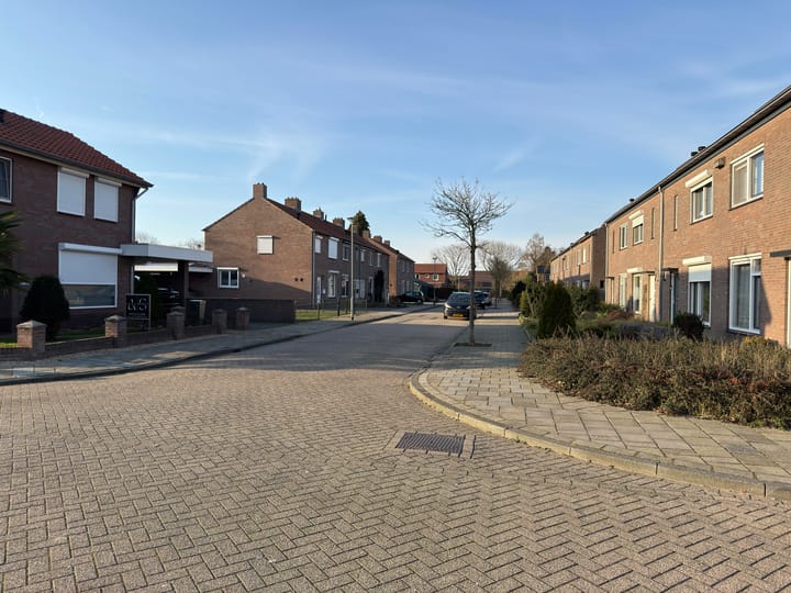 Foto 2 van Van Beurdenweg 6