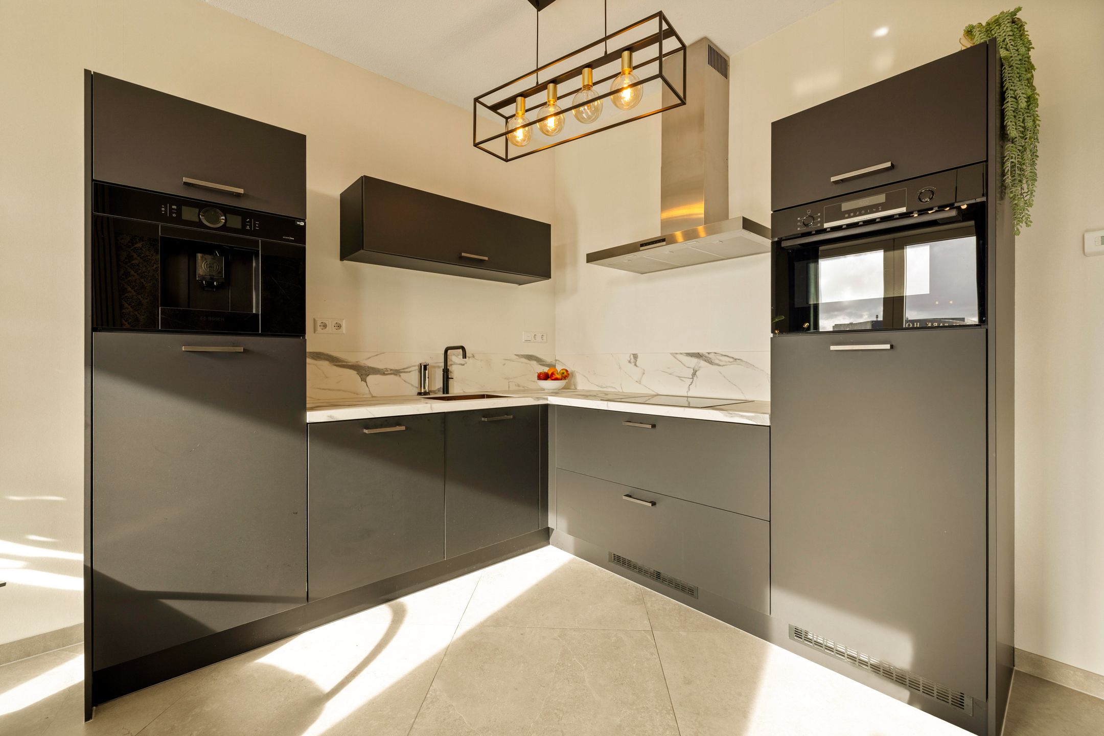 Foto 15 van Mies van der Rohestraat 89