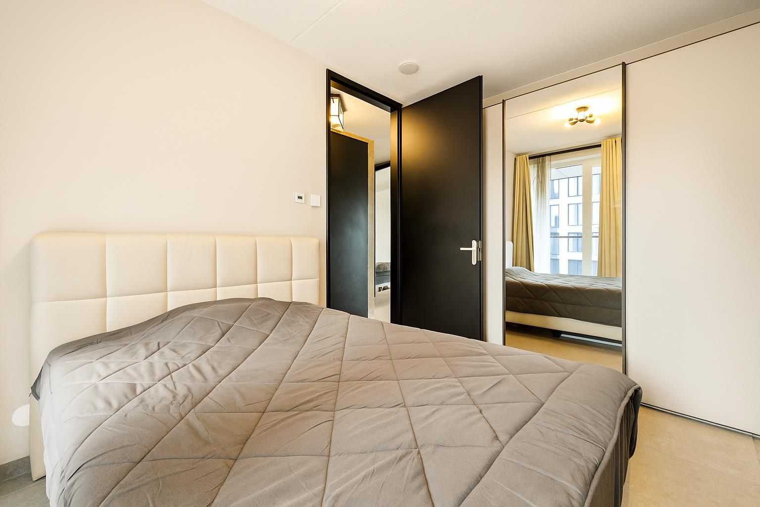 Foto 18 van Mies van der Rohestraat 89