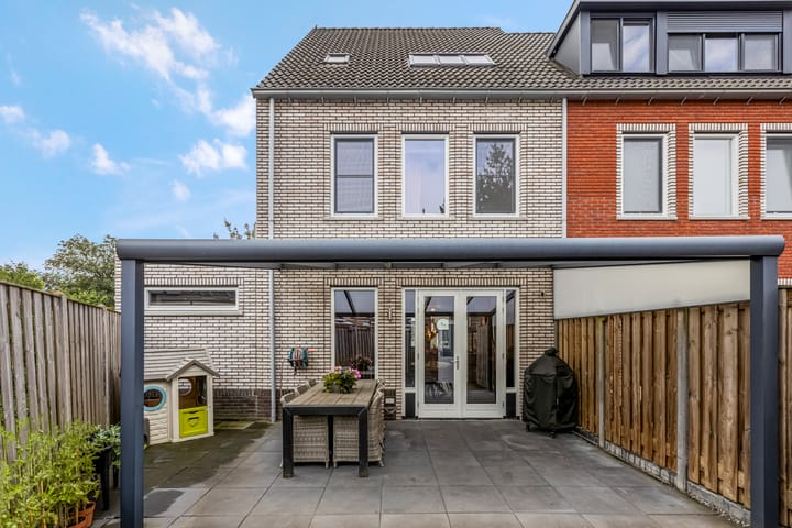 Photo 4 of Hoogendijkstraat 23