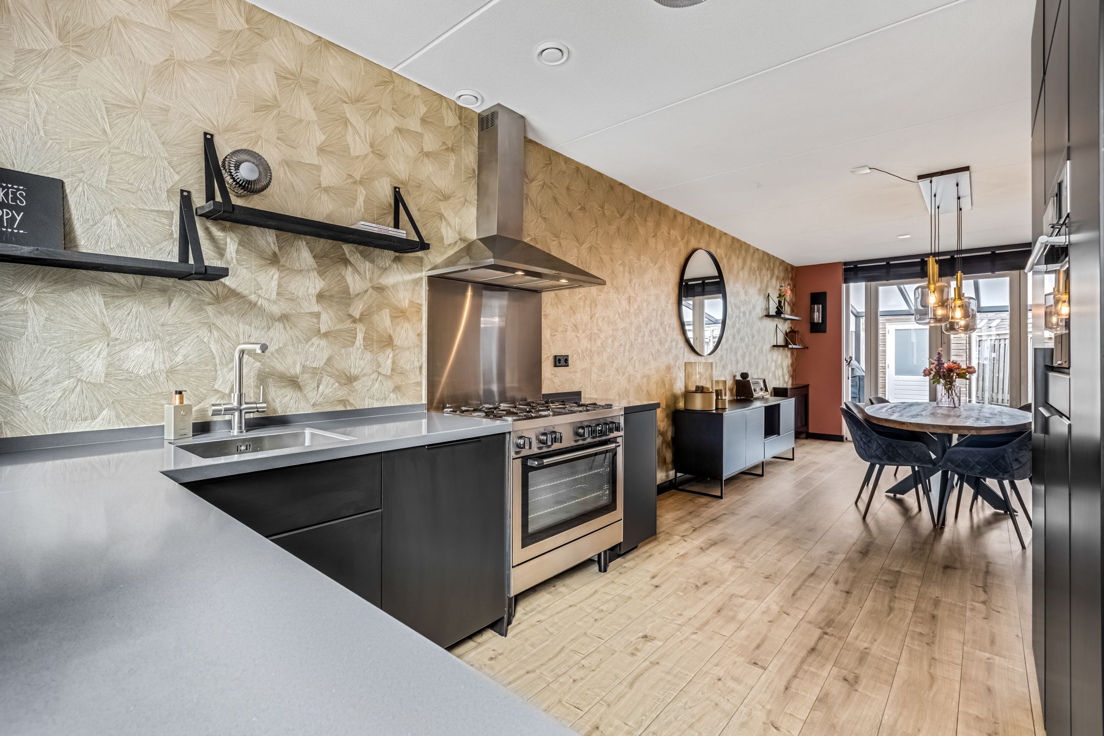 Photo 6 of Hoogendijkstraat 23