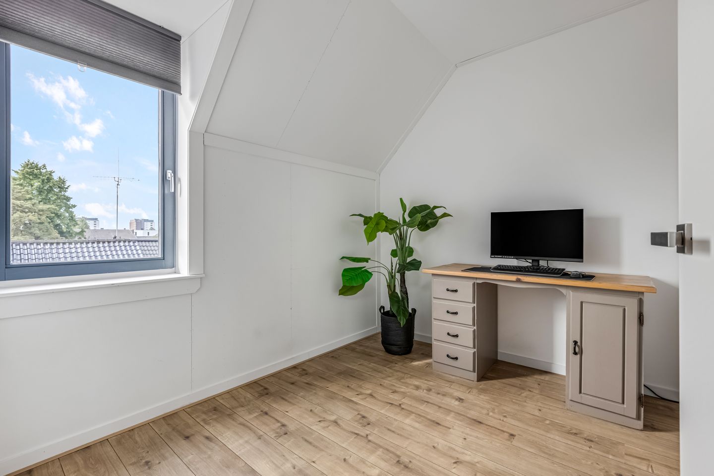 Photo 20 of Hoogendijkstraat 23