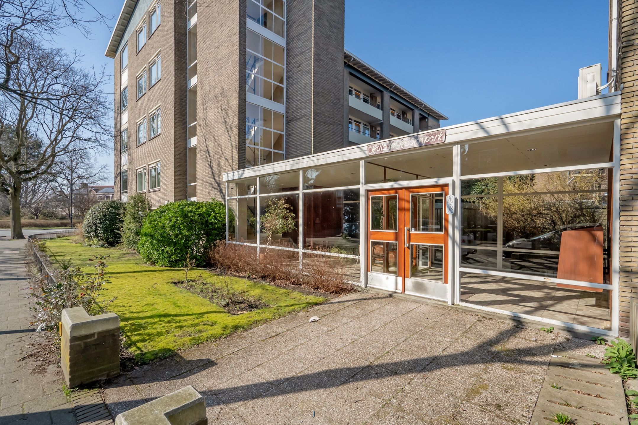 Photo 6 of Sir Winston Churchillln 38