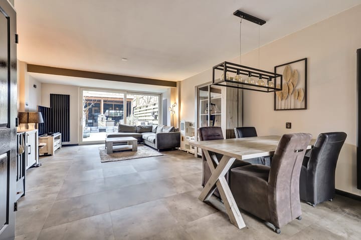 Photo 2 of Haspel 10