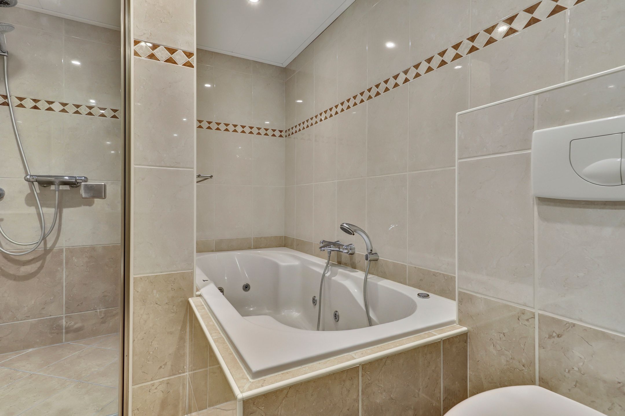 Photo 24 of Haspel 10