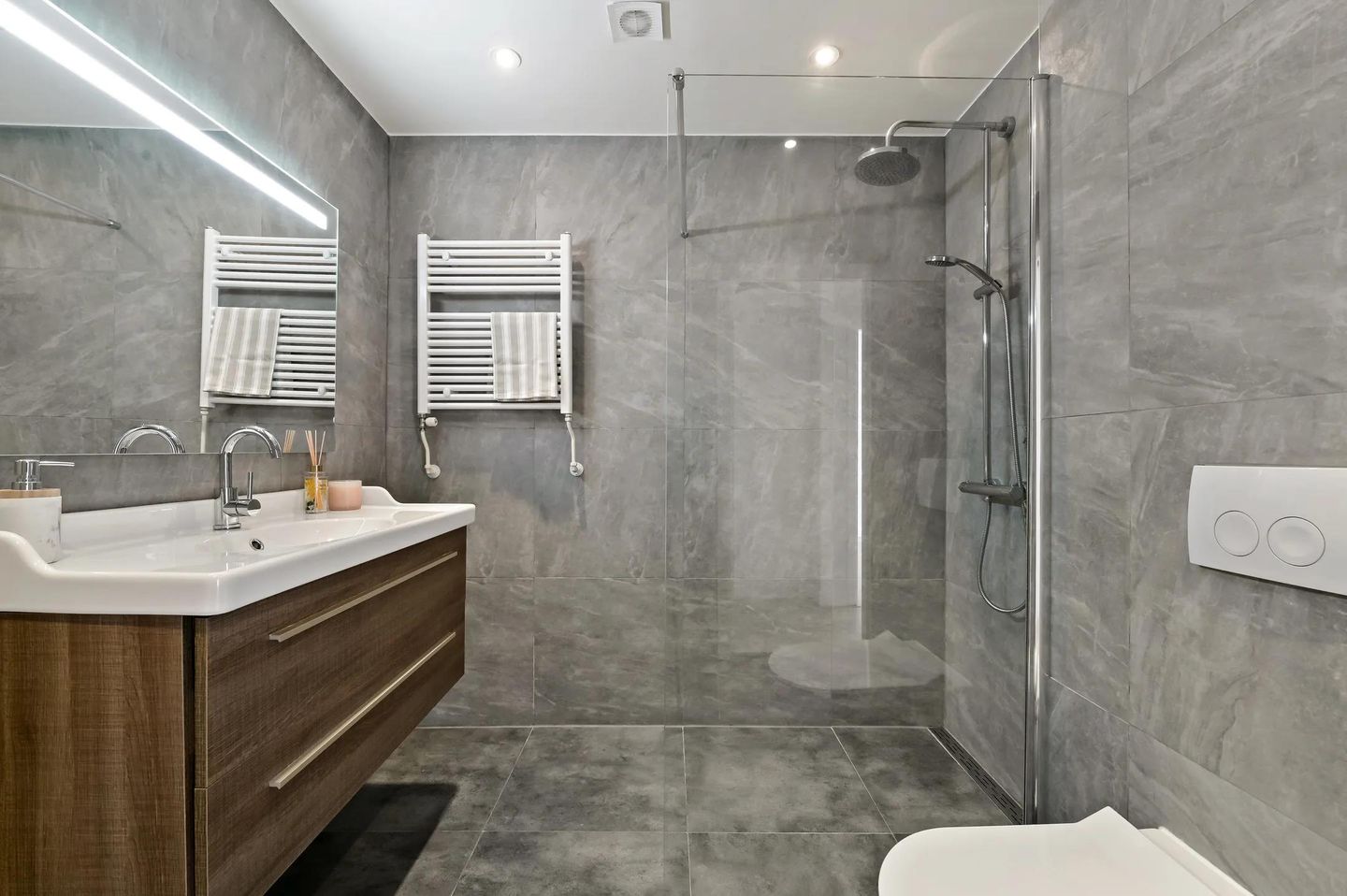 Foto 19 van Goudreinetstraat 241