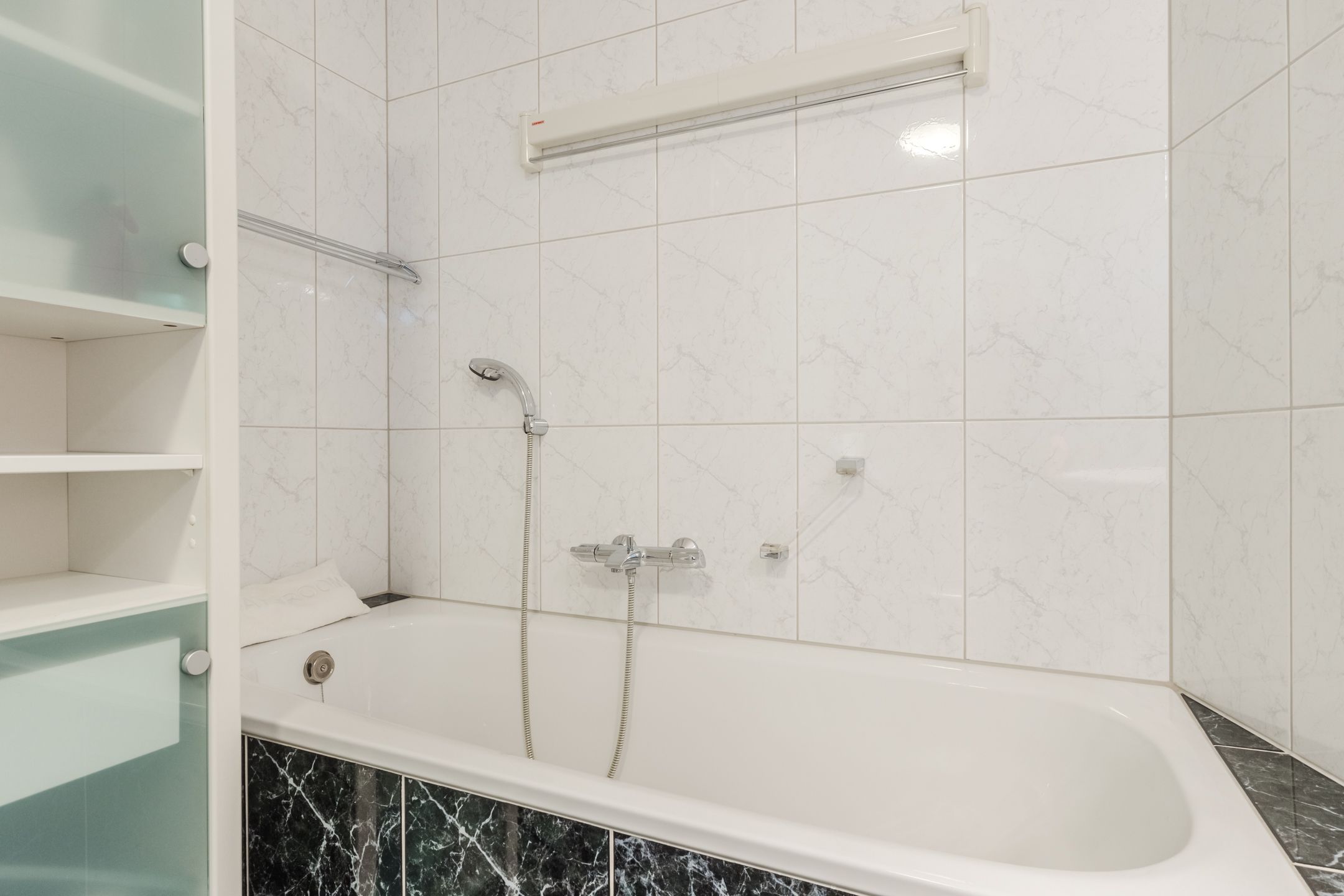 Photo 42 of Esstraat 10-12