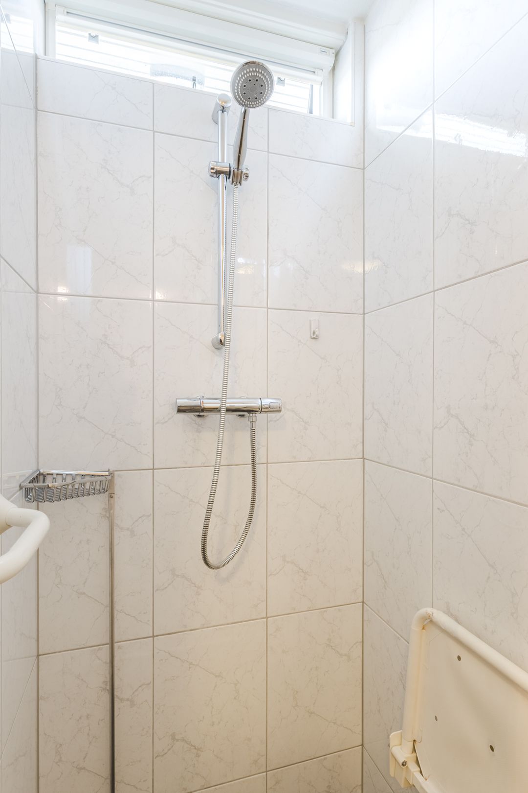 Photo 46 of Esstraat 10-12