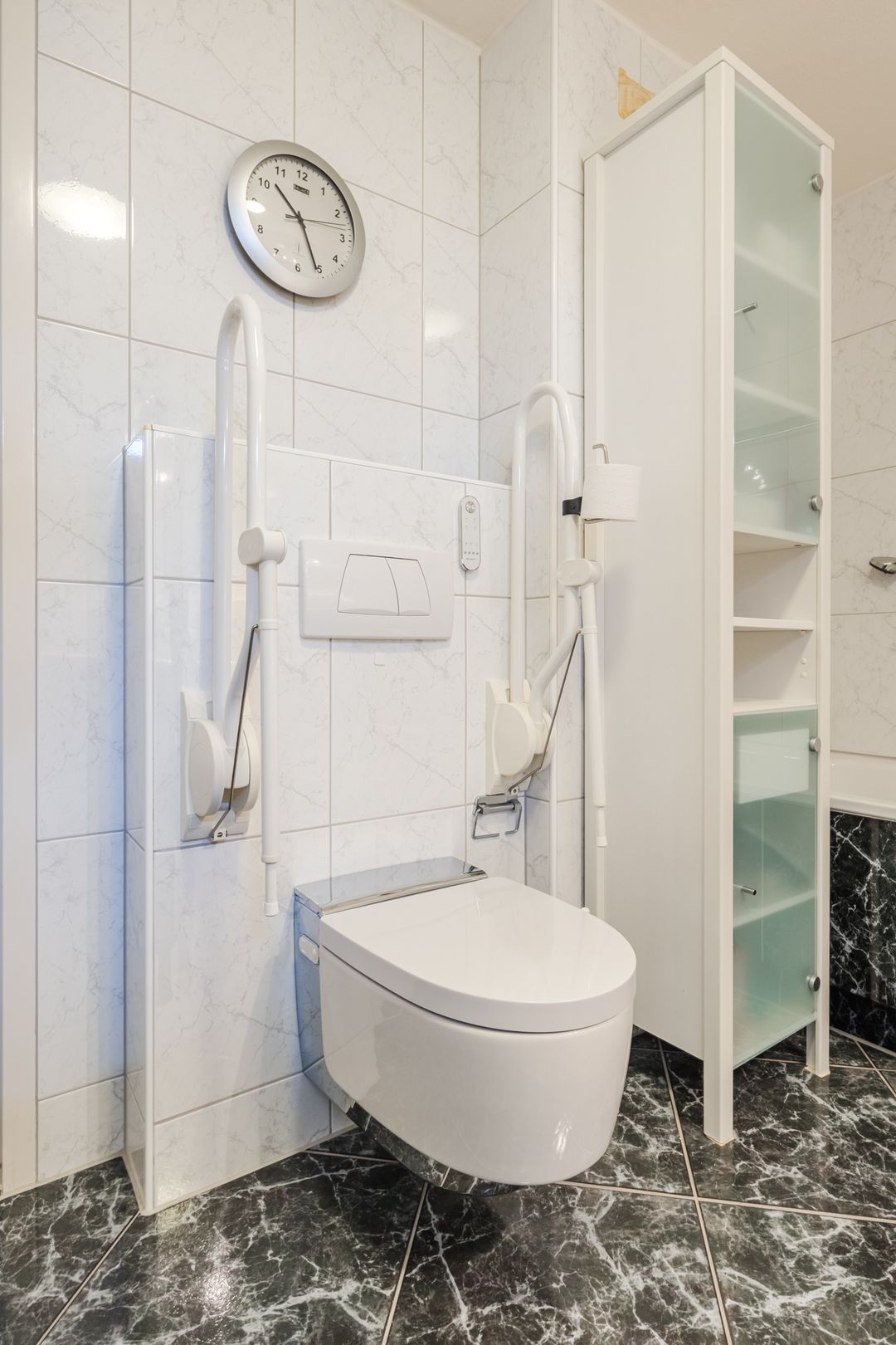 Photo 47 of Esstraat 10-12