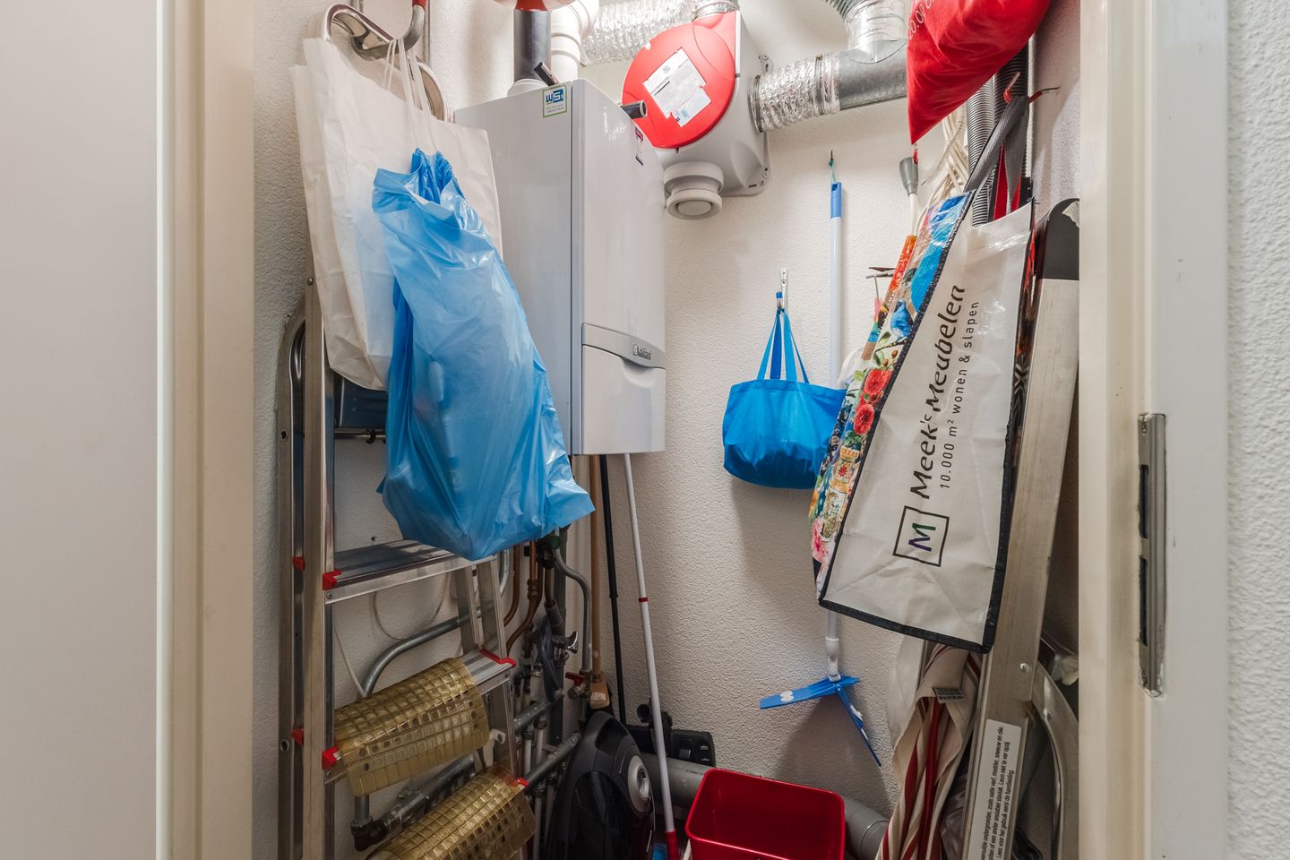 Photo 50 of Esstraat 10-12