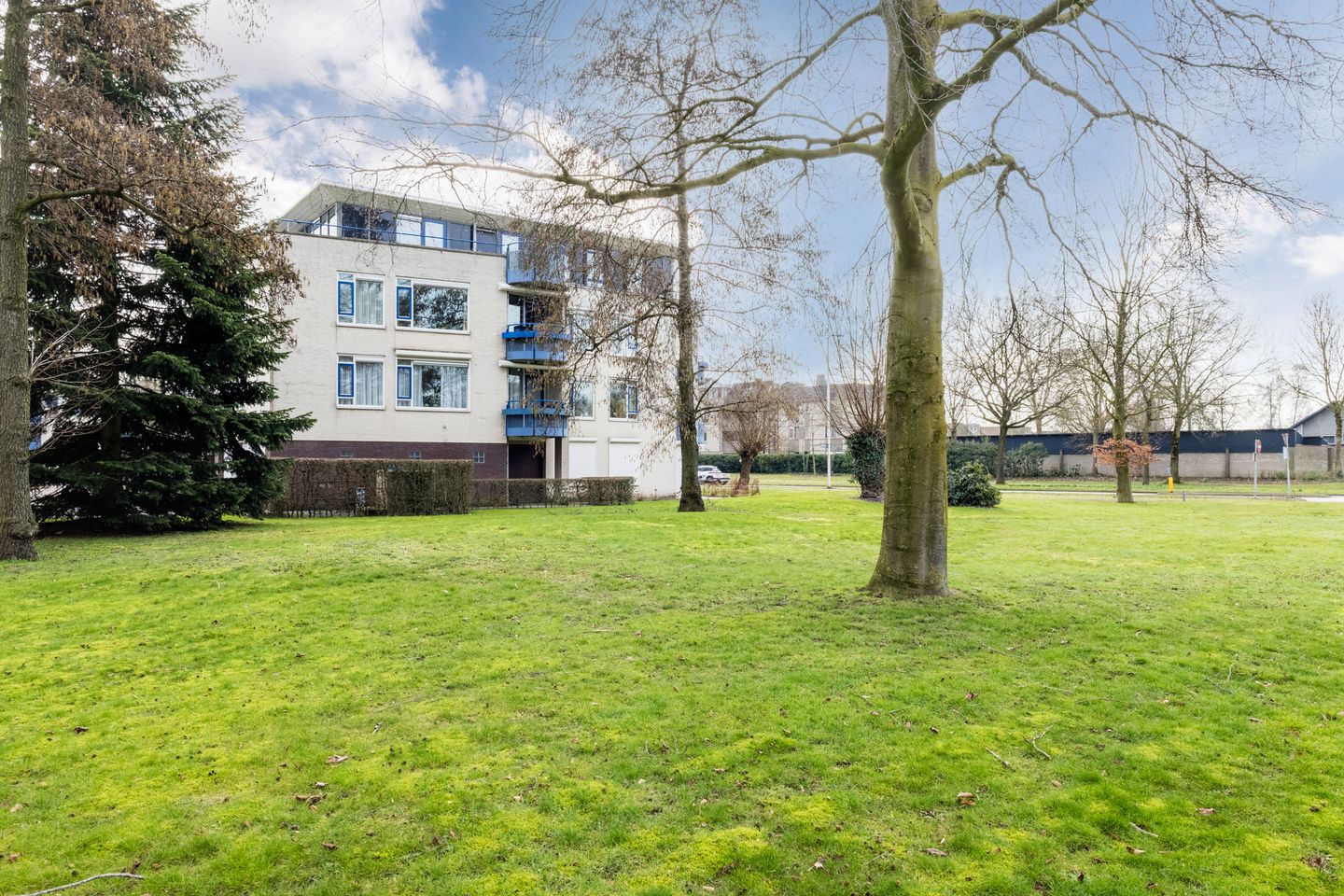 Photo 64 of Esstraat 10-12