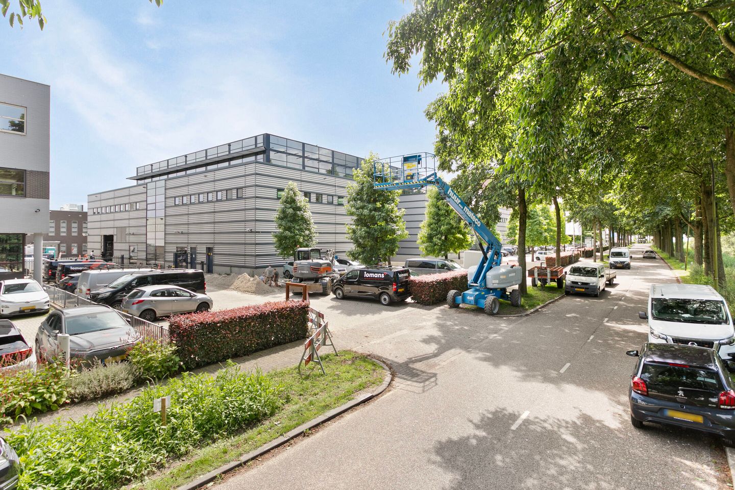 Bekijk foto 3 van Astronaut 28